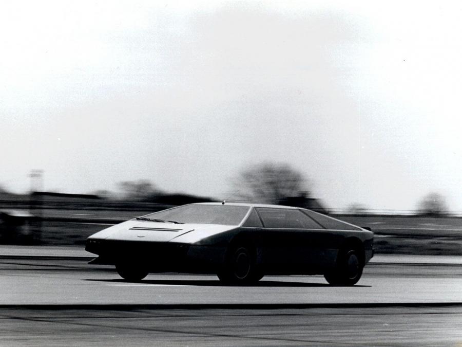  Aston Martin Bulldog Concept 1980 года  (фото 14 из 18)